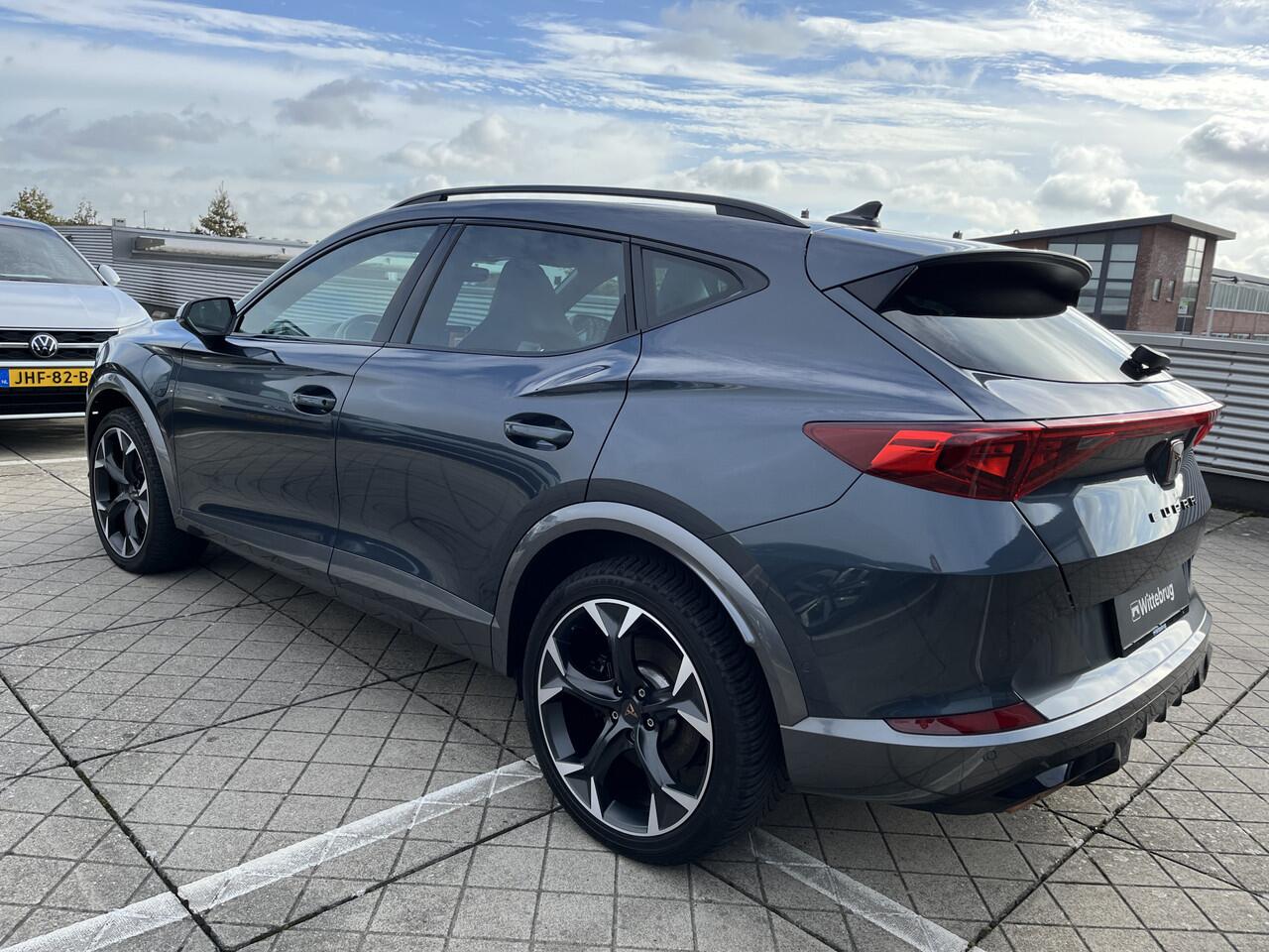 Cupra Formentor 1.4 245pk e-Hybrid Performance Panoramadak / Navigatie High / App-connect / Verwarmbare stoelen voor & verwarmbaar stuurwiel / 19" LM Velgen