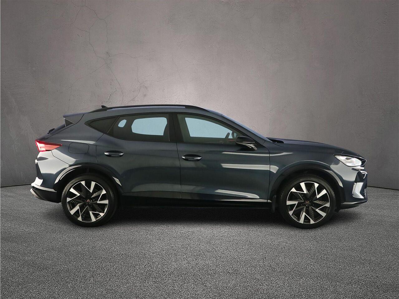 Cupra Formentor VZ Performance 1.5 TSI e-Hybrid 272pk DSG Automaat Adaptive cruise control, Elektrische achterklep, Achteruitrijcamera, Stuurwiel verwarmd, LED koplampen, Stoelverwarming