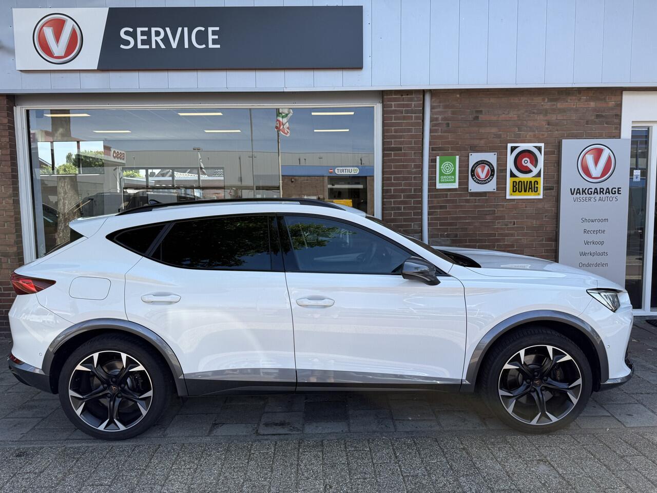 Cupra Formentor 1.4 e-Hybrid VZ Performance | 245 pk / 180Kw gecombineerd | verwarmde stoelen + stuurwiel | half leder bekleding | Apple Carplay/Android Auto |