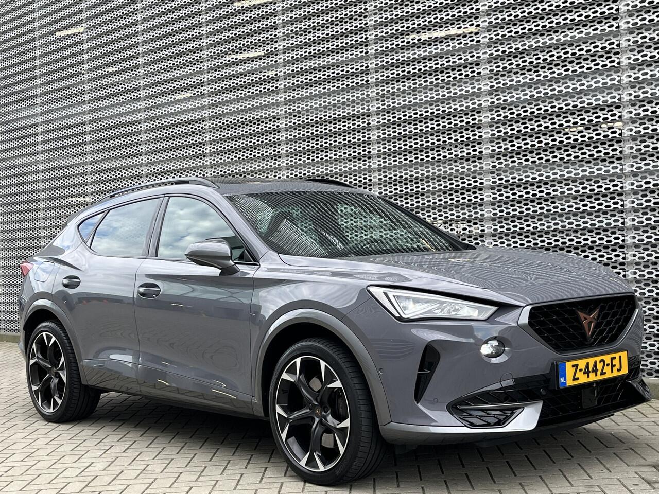 Cupra Formentor 1.4 e-Hybrid VZ Black Edition / Panoramadak / Navigatie / Supersportstuur / Leer / 19" LMV / **