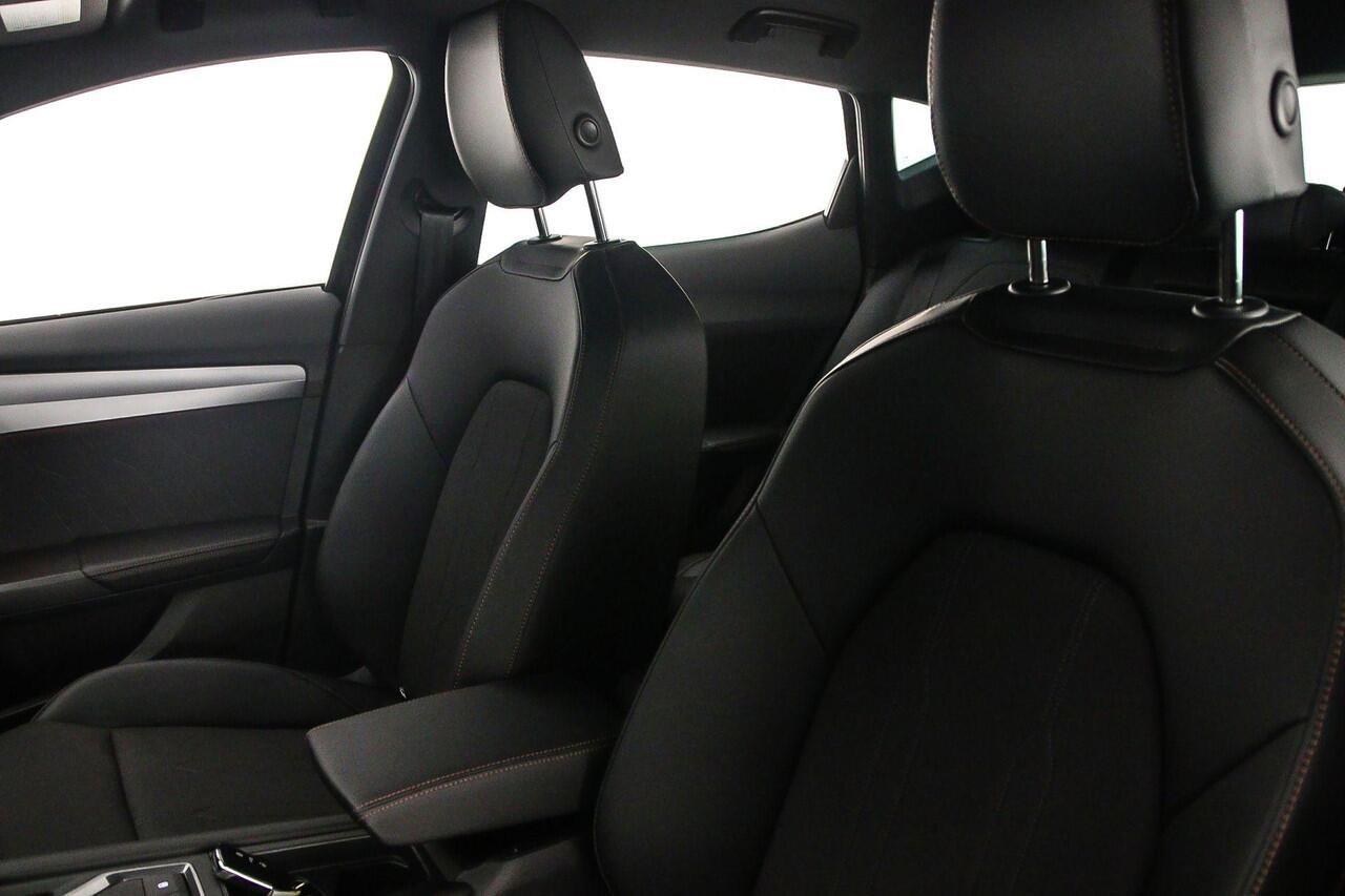 Cupra Formentor Business 1.5 TSI eHybrid 204pk DSG Automaat Trekhaak, Navigatie, Adaptive cruise control, 360 camera, Achteruitrijcamera, LED koplampen, Stuurwiel verwarmd