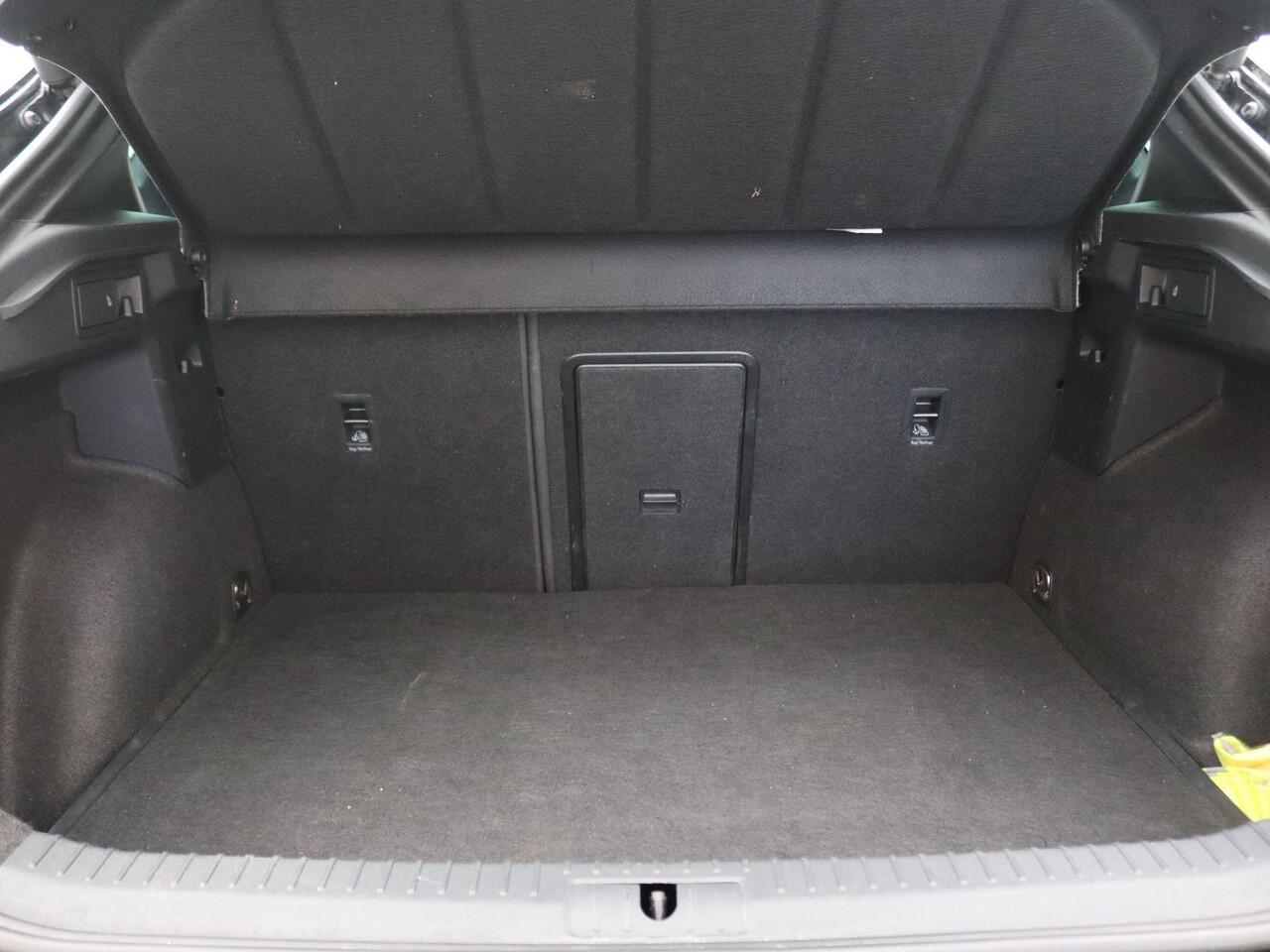 Cupra Formentor 1.4 e-Hybrid Business 204PK DSG Elektr. Achterklep, Keyless, Full led, Stuur-stoelverwarming, 18" LM Velgen, Adaptive Cruise Control