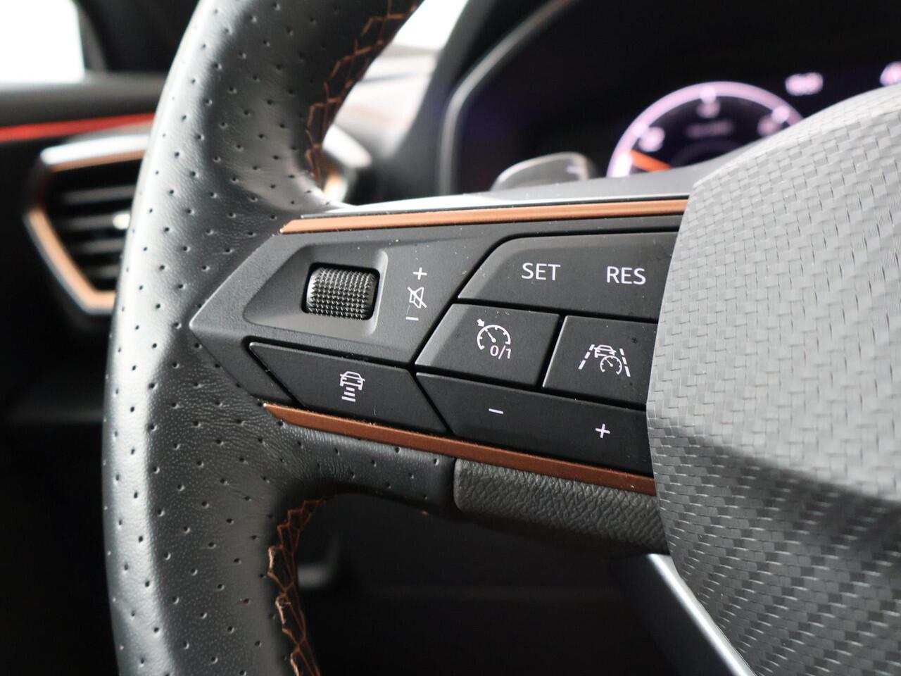 Cupra Formentor 1.4 e-Hybrid Adrenaline | 245 PK | SoH 89% | Led verlichting | Navigatiesysteem | Voorstoelen verwarmd | 19" LM velgen |