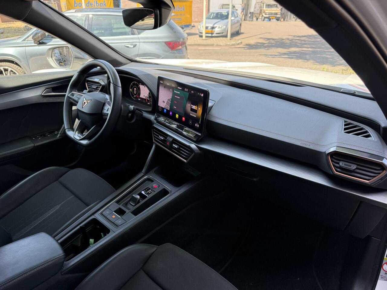 Cupra Formentor 1.4 e-Hybrid VZ Performance | 245 pk / 180Kw gecombineerd | verwarmde stoelen + stuurwiel | half leder bekleding | Apple Carplay/Android Auto |