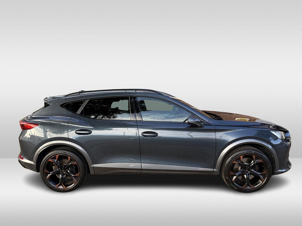 Cupra Formentor 1.4 e-Hybrid VZ Performance copper | 245 pk / 180Kw gecombineerd | elektrische trekhaak | verwarmde stoelen + stuurwiel | half leder bekleding | Apple Carplay/Android Auto |