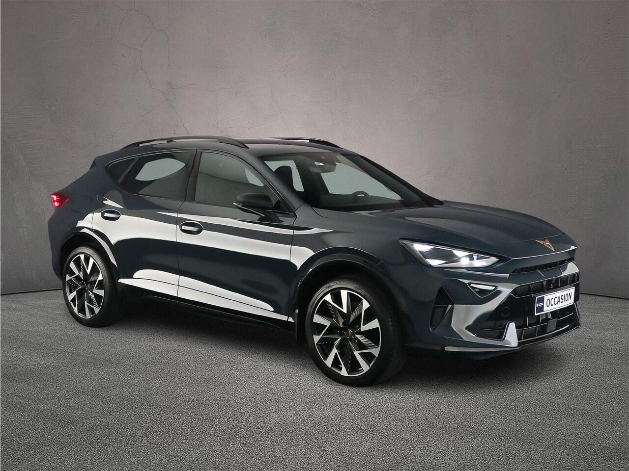 Cupra Formentor VZ Performance 1.5 TSI e-Hybrid 272pk DSG Automaat Trekhaak, Elektrische achterklep, Adaptive cruise control, Navigatie, Achteruitrijcamera, Stuurwiel verwarmd