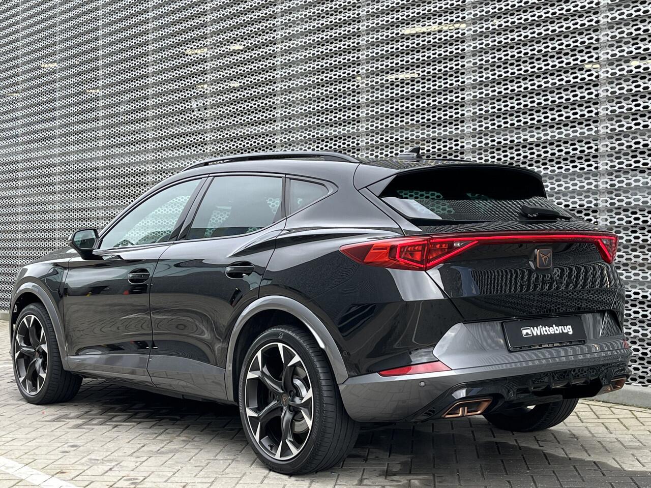 Cupra Formentor 1.4 e-Hybrid 245PK VZ Performance / Panoramadak / Zwenkbare Trekhaak / Achteruitrijcamera / Elektrische Achterklep / Stuur + Stoelverwarming / Full-LED