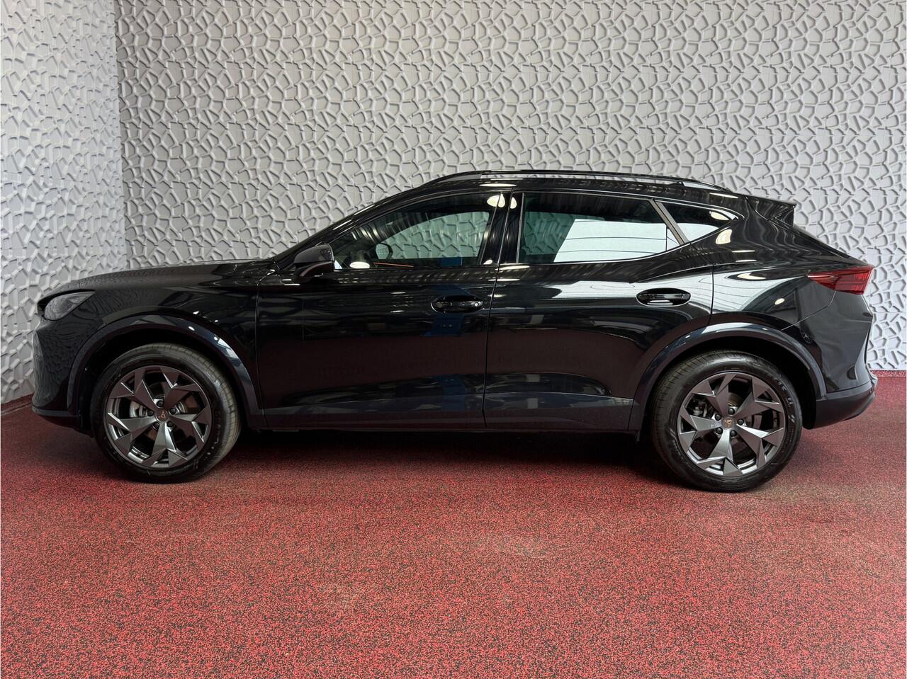 Cupra Formentor ?NW MODEL? 1.5 eTSI 150 MHEV CAMERA ELEK.TREKHAAK STOEL/STUUR ELEK.KLEP VERW. LED LEER CARPLAY ZWARTE.HEMEL 10/2024