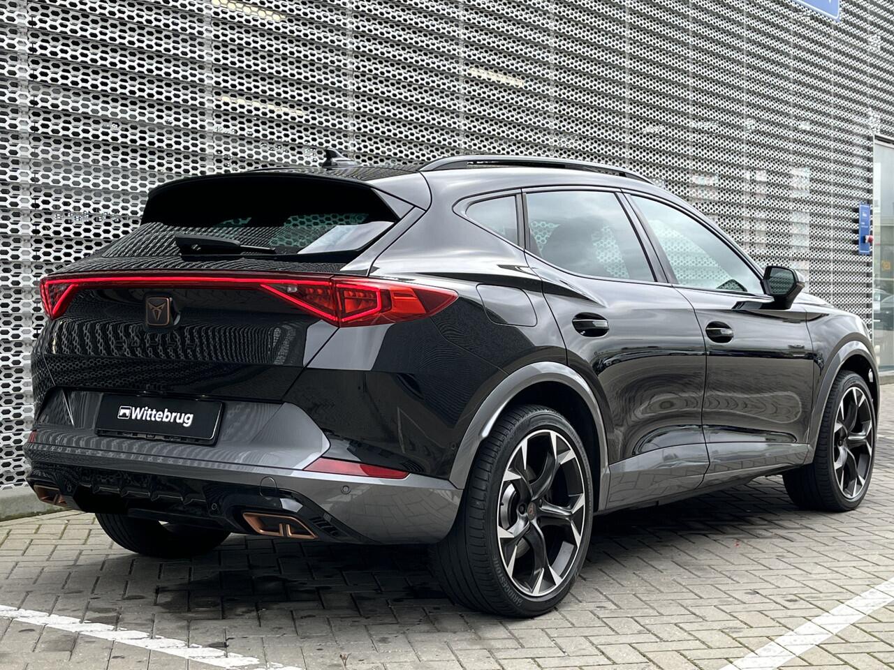 Cupra Formentor 1.4 e-Hybrid 245PK VZ Performance / Panoramadak / Zwenkbare Trekhaak / Achteruitrijcamera / Elektrische Achterklep / Stuur + Stoelverwarming / Full-LED