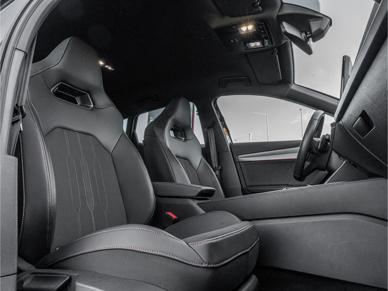 Cupra Formentor 1.4 e-Hybrid VZ Performance 245 PK ELEK TREKHAAK!! SCHAALSTOELEN CAMERA 19 INCH BLACK OPTIC STOELVERW