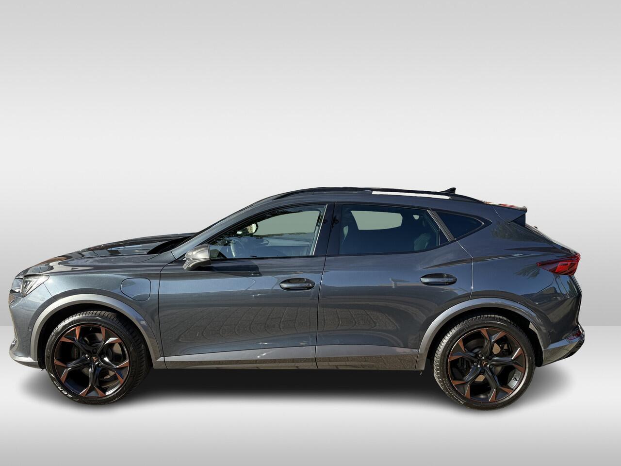 Cupra Formentor 1.4 e-Hybrid VZ Performance copper | 245 pk / 180Kw gecombineerd | elektrische trekhaak | verwarmde stoelen + stuurwiel | half leder bekleding | Apple Carplay/Android Auto |