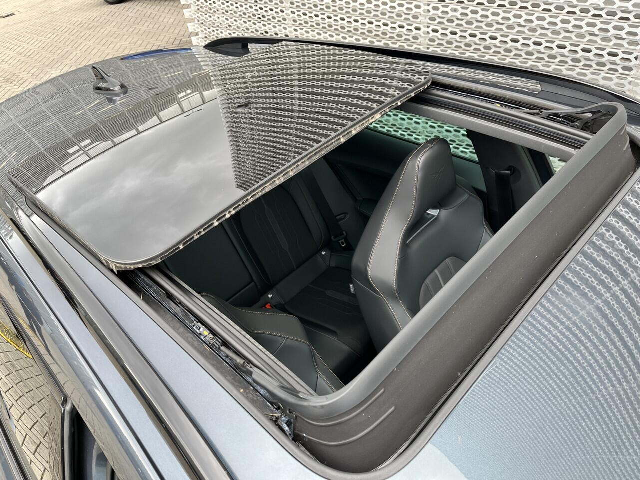 Cupra Formentor 1.4 e-Hybrid 245PK VZ Performance / Panoramadak / Zwenkbare Trekhaak / Memory Seat / Elektrische Achterklep / Achteruitrijcamera / Stuur + Stoelverwarming **