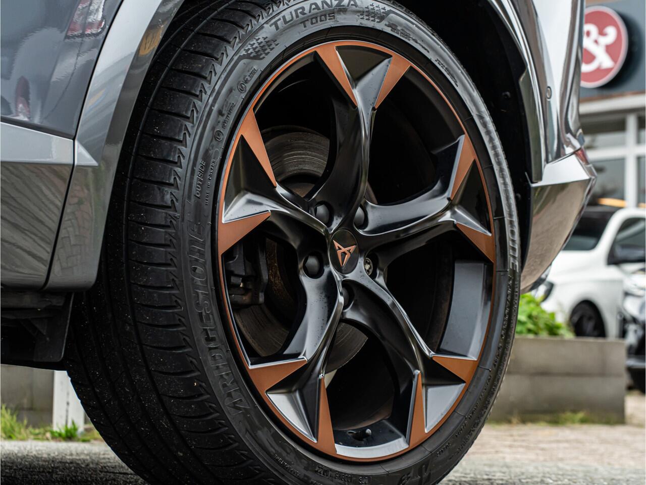 Cupra Formentor 1.4 e-Hybrid VZ Performance SCHAALSTOELEN CAMERA 19 INCH BLACK OPTIC STOELVERW NARDO GREY