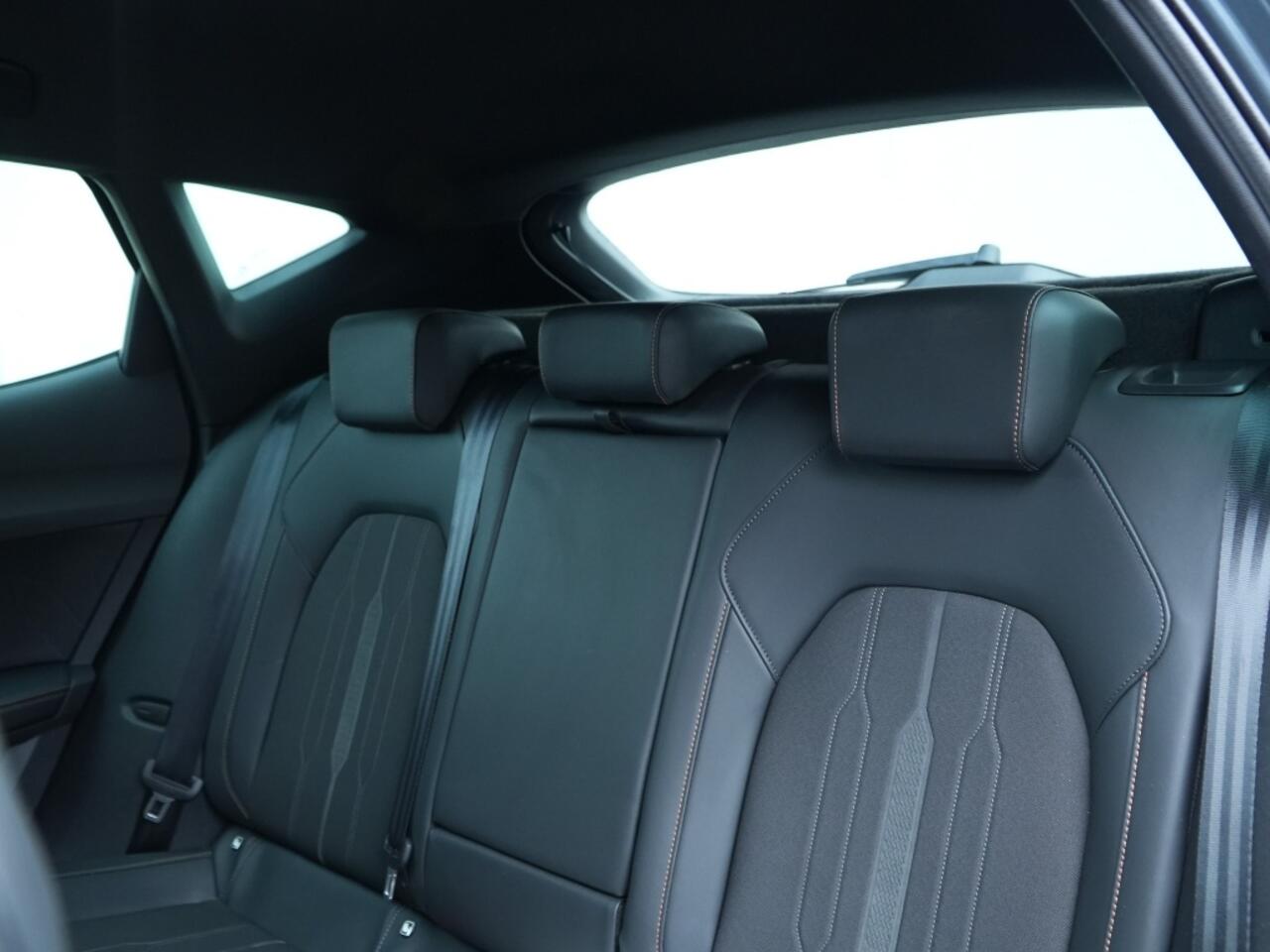 Cupra Formentor VZ 1.4 e-HYBRID 245 PK | Navi | Carplay | Trekhaak | Camera | 19