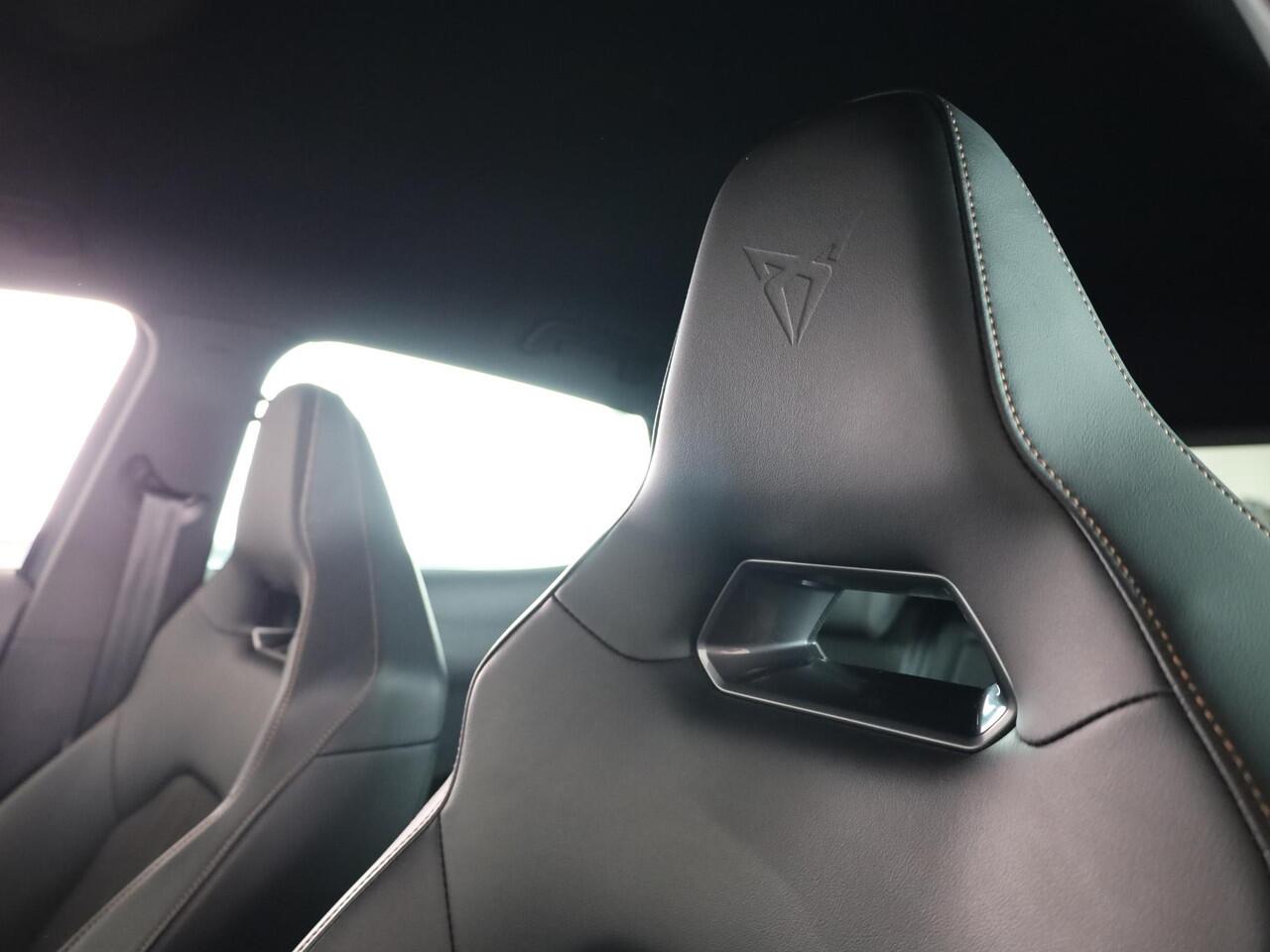 Cupra Formentor 1.4 e-Hybrid VZ Performance 245pk | Trekhaak | Parkeercamera | Adaptieve cruise controle | Elektrisch verstelbare bestuurderstoel met geheugen