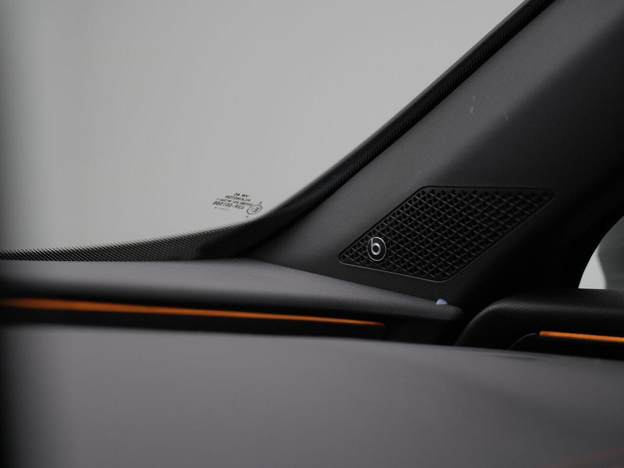 Cupra Formentor 1.4 e-Hybrid 245 pk DSG VZ Tribe Edition | Panoramadak | Trekhaak | Leder/alcantara | Beats | Matrix LED | Geheugenstoel | Rondomzicht camera | Adaptief sportonderstel