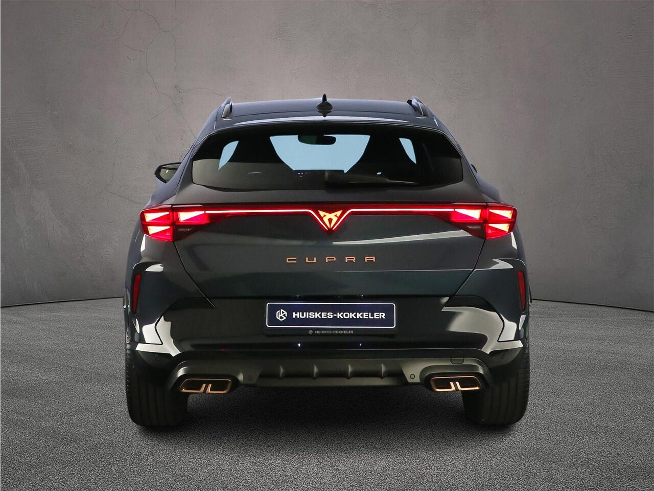 Cupra Formentor VZ Performance 1.5 TSI e-Hybrid 272pk DSG Automaat Adaptive cruise control, Elektrische achterklep, Achteruitrijcamera, Stuurwiel verwarmd, LED koplampen, Stoelverwarming