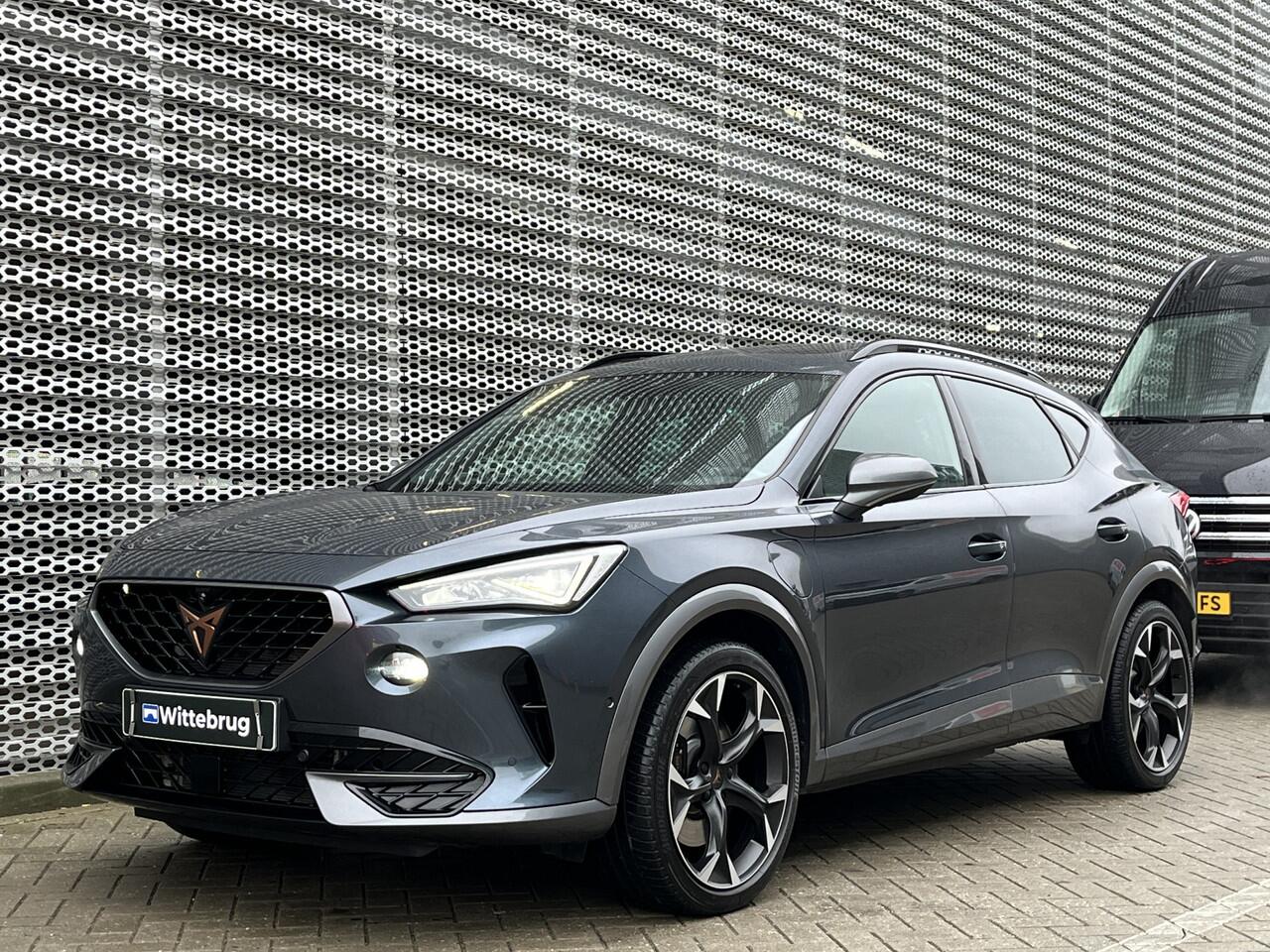 Cupra Formentor 1.4 e-Hybrid 245PK DSG Performance / Fabrieksgarantie tot 2028 of 80000km / Panoramadak / Memory Seat / Supersport stuur / 360 Camera / Elek Achterklep / Dode Hoek / 19"LMV **