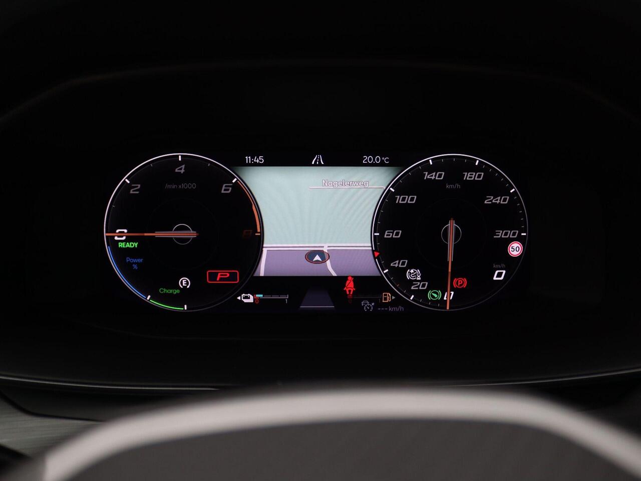 Cupra Formentor 1.4 e-Hybrid Business 204PK DSG achteruitrijcamera, elektrische kuipstoelen met memory, elektrische achterklep, side assist, stuur-stoelverwarming, keyless, alarm, 18" lichtmetaal