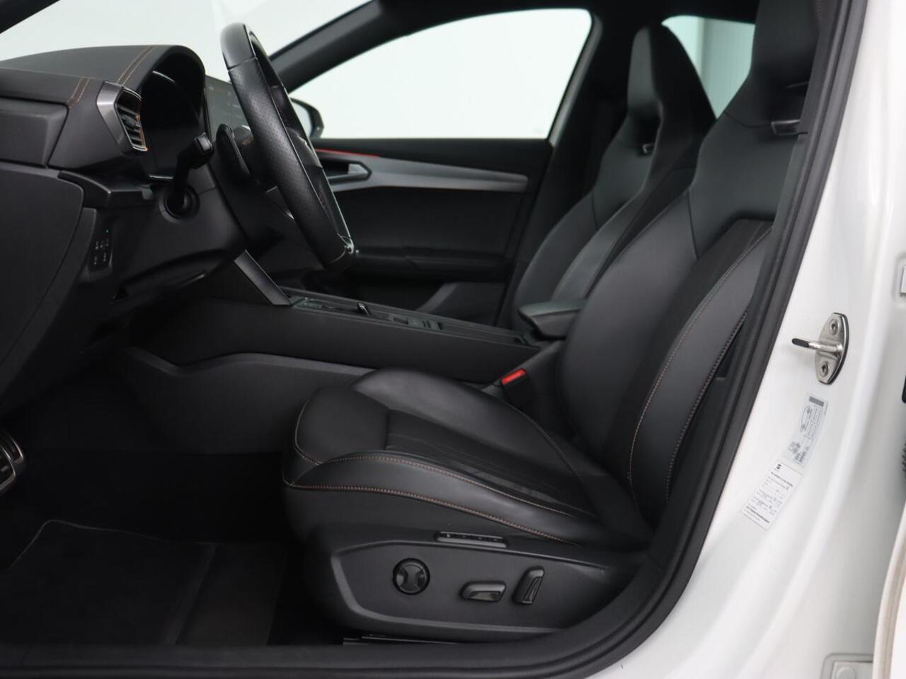 Cupra Formentor 1.4 eHybrid VZ | 245pk | Stoelverwarming | Adaptive cruise | Memory | Camera | Navigatie | Sfeerverlichting | Keyless | Full LED | Sportstoelen | PHEV | Plug In