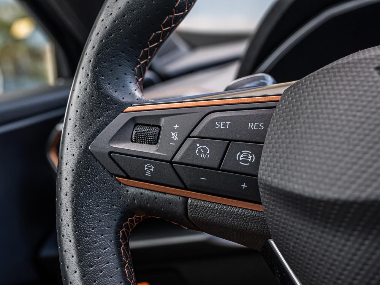 Cupra Formentor 1.4 e-Hybrid VZ Performance SCHAALSTOELEN CAMERA 19 INCH BLACK OPTIC