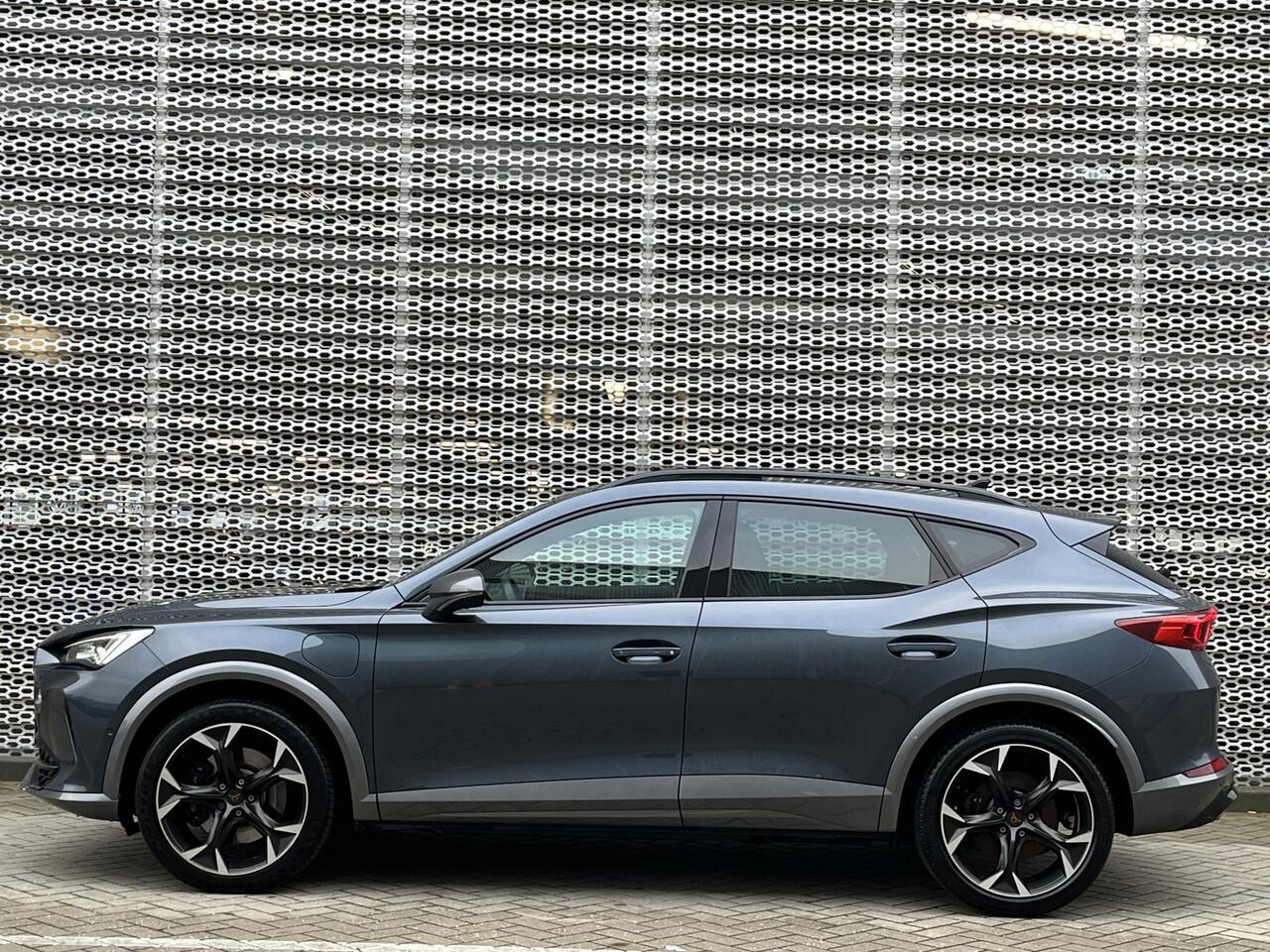 Cupra Formentor 1.4 e-Hybrid 245PK VZ Performance / Panoramadak / Stuurverwarming / Achteruitrijcamera / Dodehoek Sensor / Full-LED