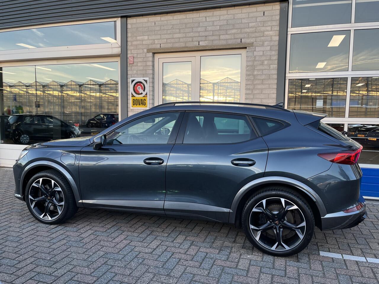 Cupra Formentor 1.4 e-Hybrid VZ Black Edition / AUTOMAAT/ 245PK/ LEDER/ 360 CAMERA/ PARK. SENSOREN/ RIJ-MODI/ STOEL-STUUR VERWARM./ KEYLESS/ ELEKTR. STOEL/ NAVI/ FULL LINK