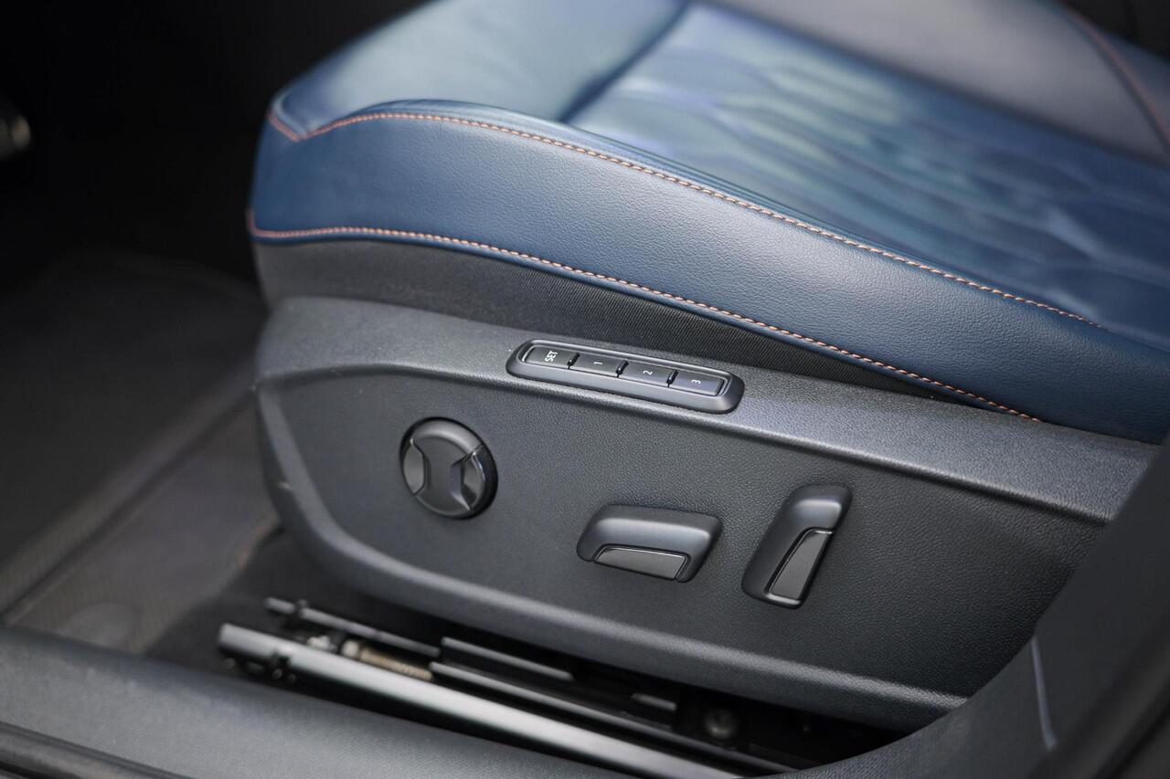 Cupra Formentor 1.4 e-Hybrid VZ Performance |Pano|360 Camera|Ambient|Dodehoek|Draadloos Laden|