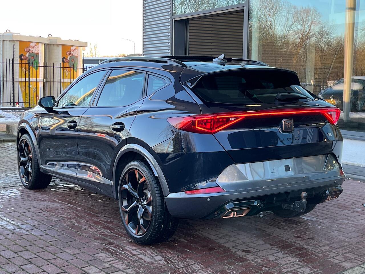 Cupra Formentor 1.4 e-Hybrid 245PK VZ Performance / Kuipstoelen / Panoramadak / Elec trekhaak / App. connect / 360 camera / 19'' LMV