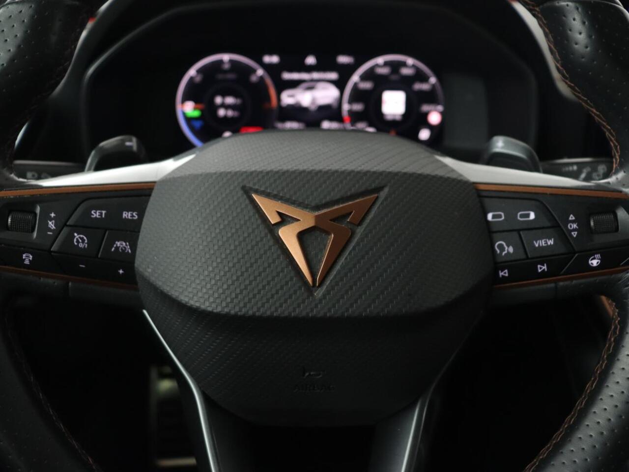 Cupra Formentor 1.4 eHybrid VZ | 245pk | Stoelverwarming | Adaptive cruise | Memory | Camera | Navigatie | Sfeerverlichting | Keyless | Full LED | Sportstoelen | PHEV | Plug In