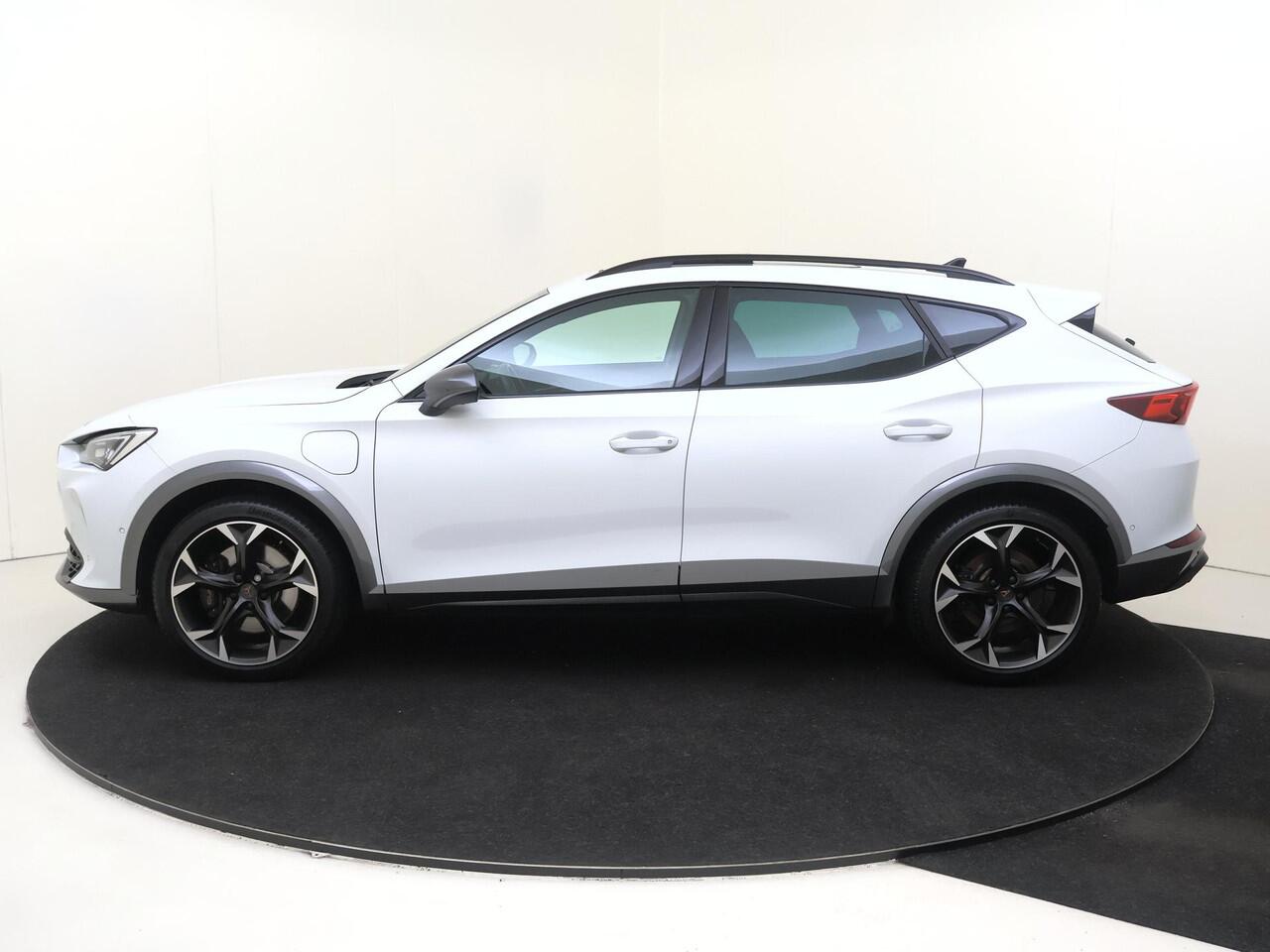 Cupra Formentor 1.4 e-Hybrid VZ Performance | SoH 92% | Panoramadak | Achteruitrijcamera | Adaptieve demping systeem | 3-zone airco | Dodehoek detectie | Keyless | Stoel- en stuurwielverwarming |