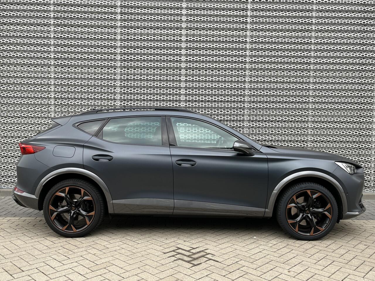 Cupra Formentor 1.4 e-Hybrid VZ Copper Edition / Pano / Navigatie / App connect / Leder / Stoelverwarming / Camera / Fabrieksgarantie 2028 /