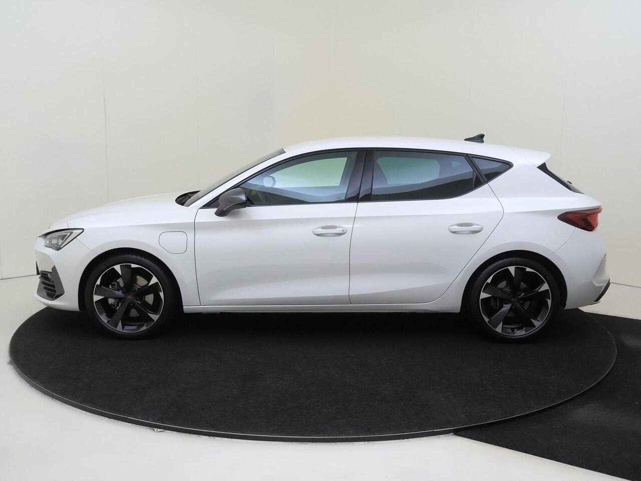 Cupra Leon 1.4 e-Hybrid Business | Keyless | Adaptieve demping systeem | 3-zone airco | Stoel- en stuurwielverwarming | Cruise control | CarPlay | Parkeersensoren achter |