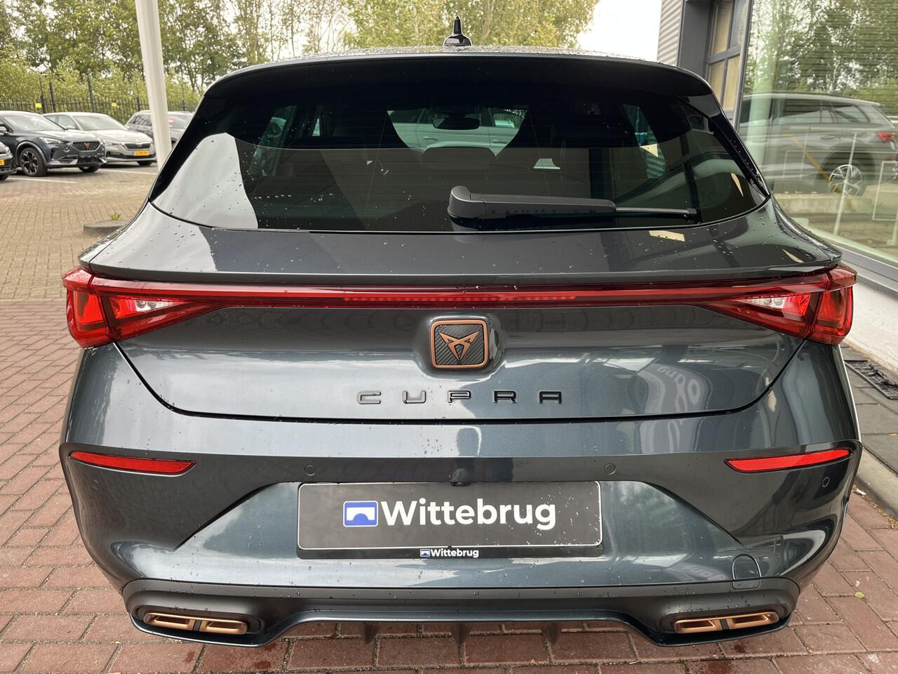 Cupra Leon 1.4 e-Hybrid VZ Performance / 19 Inch / Achteruitrijcamera / Park Assist / Stoelverwarming / 245 PK