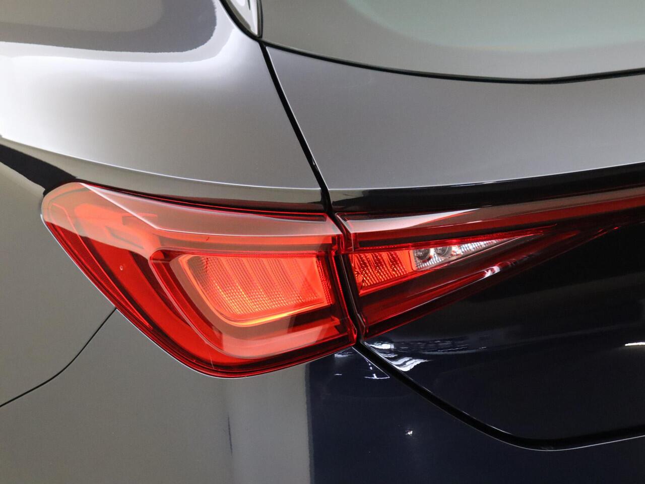 Cupra Leon 1.4 e-Hybrid Business | Adaptieve demping | Keyless | Dodehoek detectie | Navigatie | Stoel- en stuurwielverwarming | CarPlay | Sfeerverlichting |