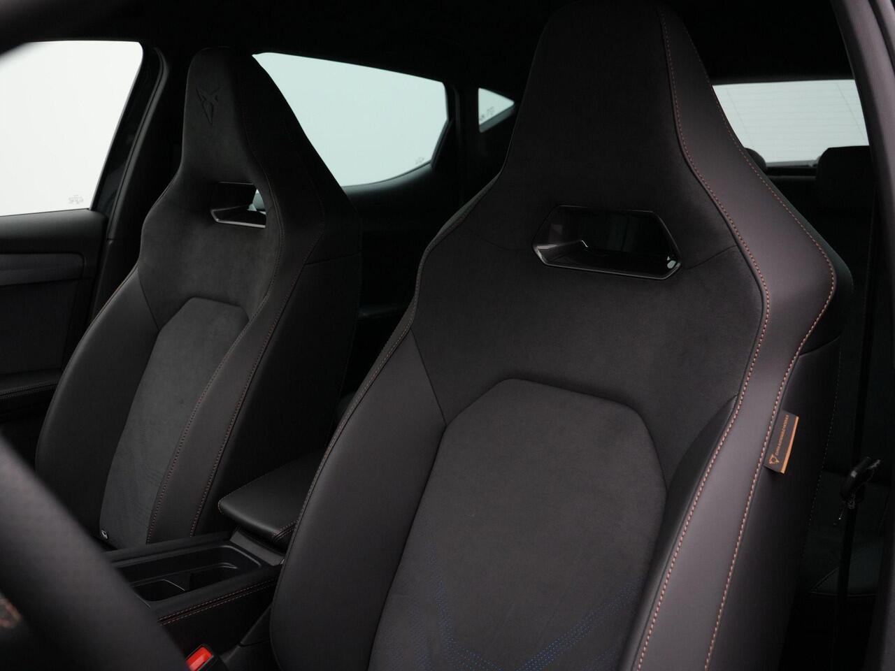Cupra Leon 1.5 TSI 272 pk DSG e-Hybrid VZ Performance | Leder/alcantara | Geheugenstoel | Sennheiser | Adaptief sportonderstel | Matrix LED