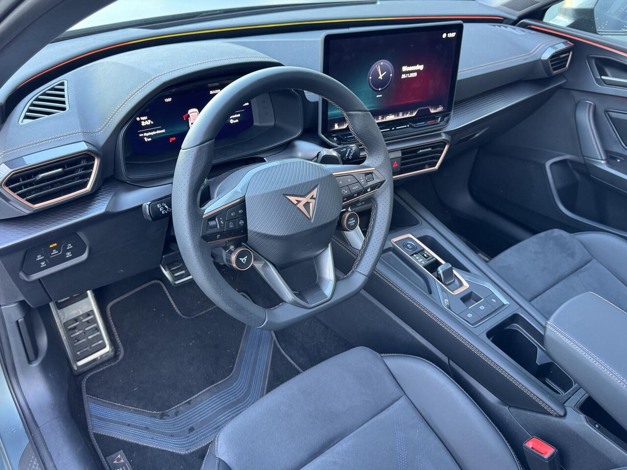 Cupra Leon 1.5 TSI e-Hybrid 272pk DSG VZ Extreme Panoramadak Schaalstoelen Sennheiser matte lak!