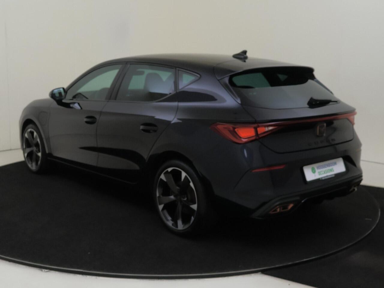 Cupra Leon 1.4 e-Hybrid Business | Adaptieve demping | Keyless | Dodehoek detectie | Navigatie | Stoel- en stuurwielverwarming | CarPlay | Sfeerverlichting |