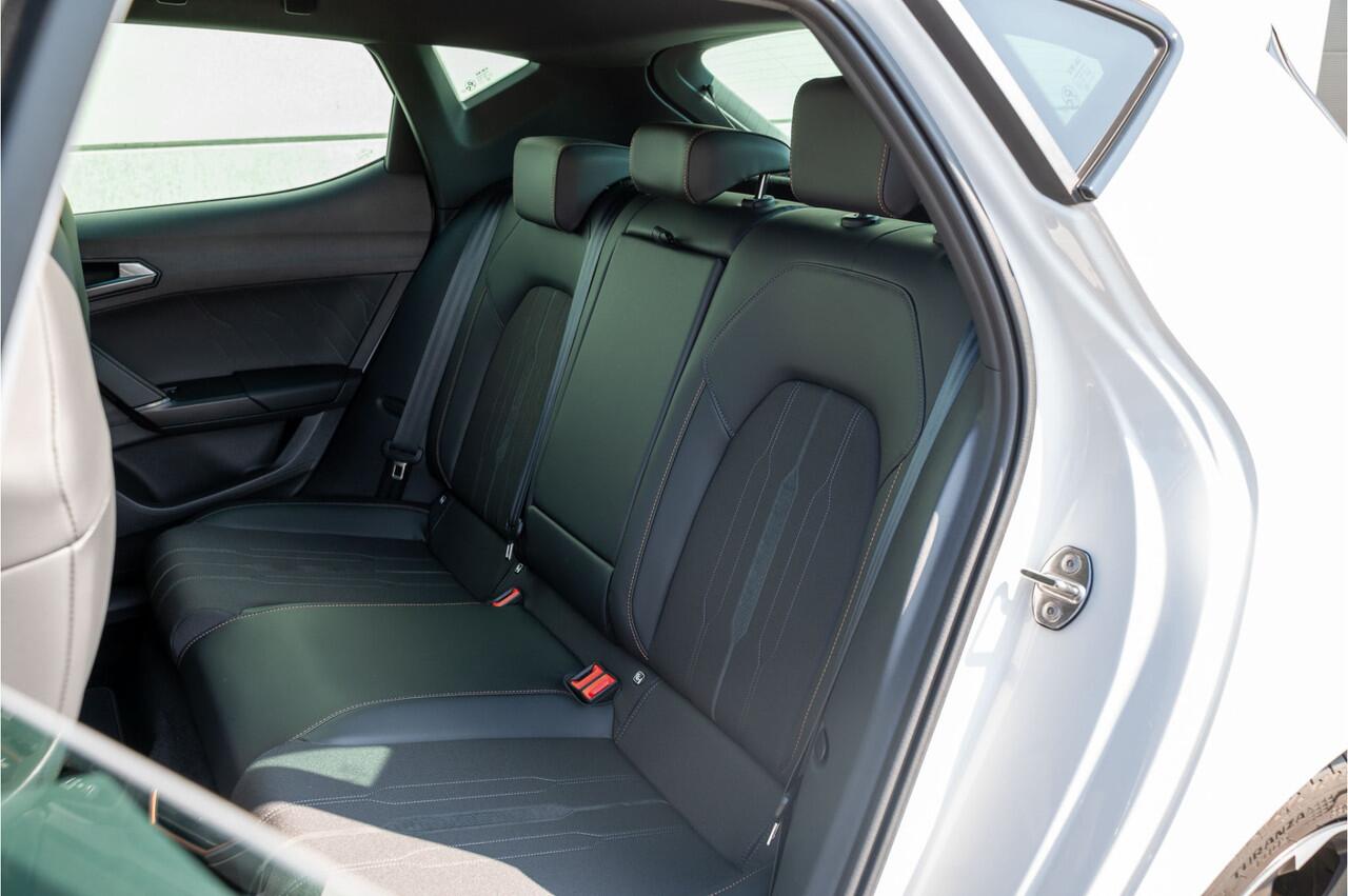 Cupra Leon 1.4 e-Hybrid VZ Business Ambiente verlichting / Keyless / Pano