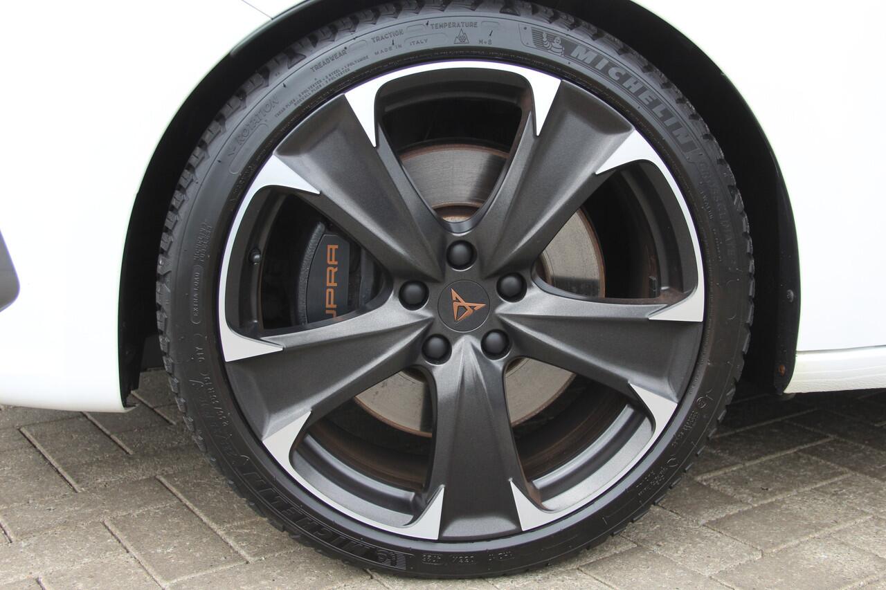 Cupra Leon 2.0 TSI VZ 300Pk | 1e Eigenaar | Keyless-Go | Sfeerverlichting | Apple CarPlay | DIGI-DASH | ACC | Lane Assist | ECC | Navi | Stoel-Stuurverwarming | LMV19" |Sportstoelen | Goede banden | Zeer nette auto