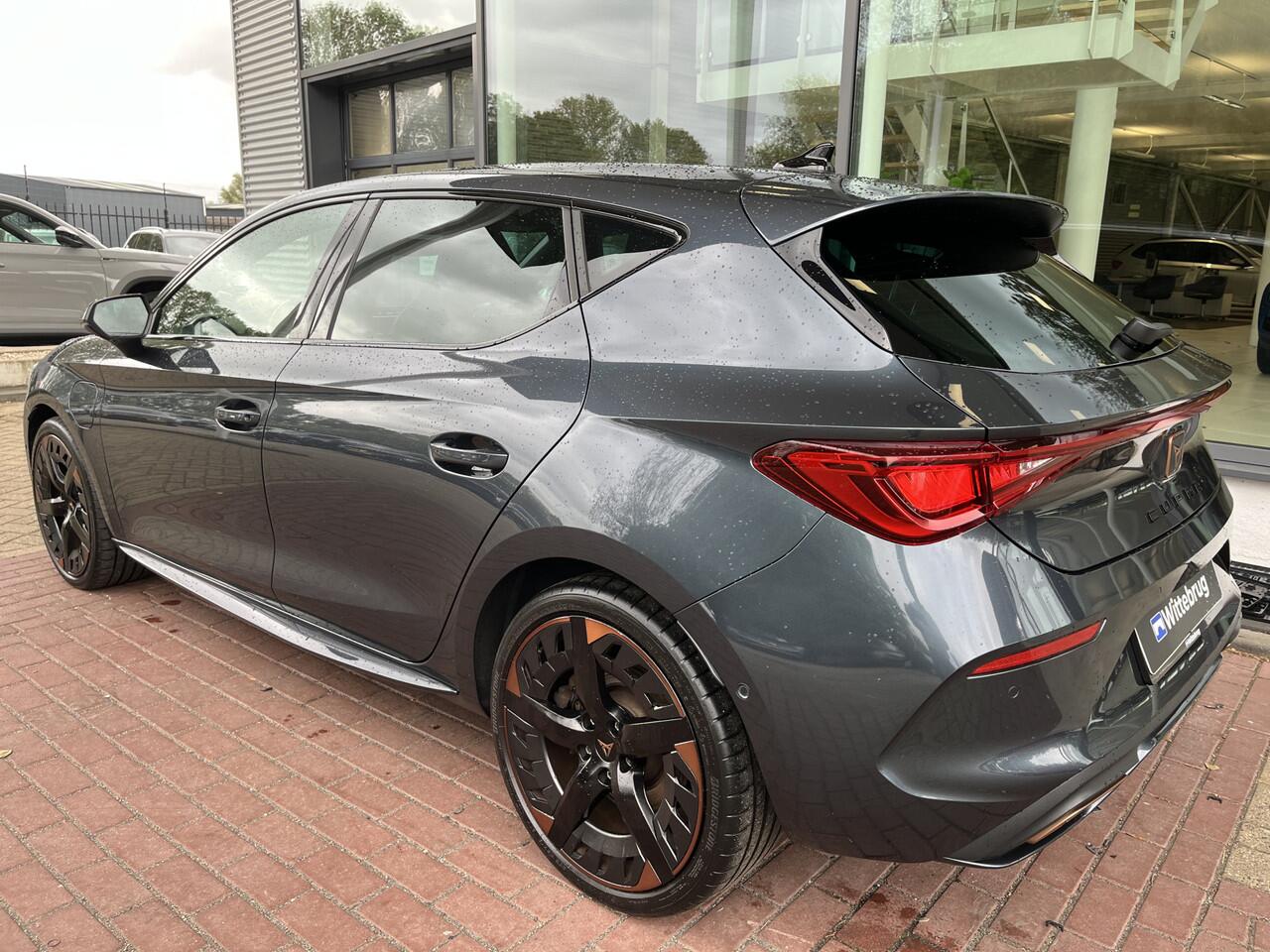 Cupra Leon 1.4 e-Hybrid VZ Performance / 19 Inch / Achteruitrijcamera / Park Assist / Stoelverwarming / 245 PK