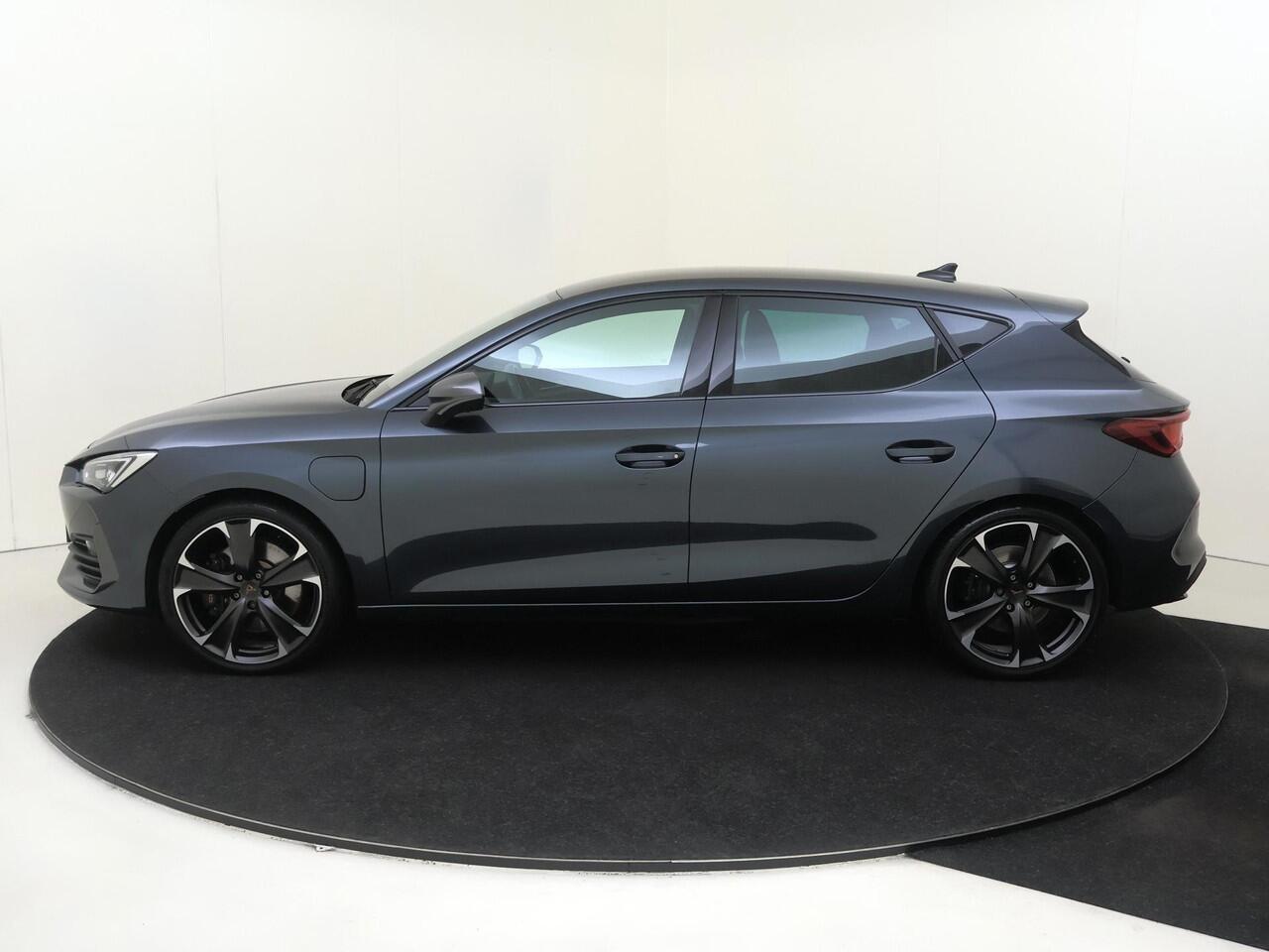Cupra Leon 1.4 e-Hybrid VZ Performance | SoH 98% | Adaptieve demping systeem | 3-zone airco | Keyless | Cruise control | Stoel- en stuurwielverwarming | CarPlay | Navigatie |