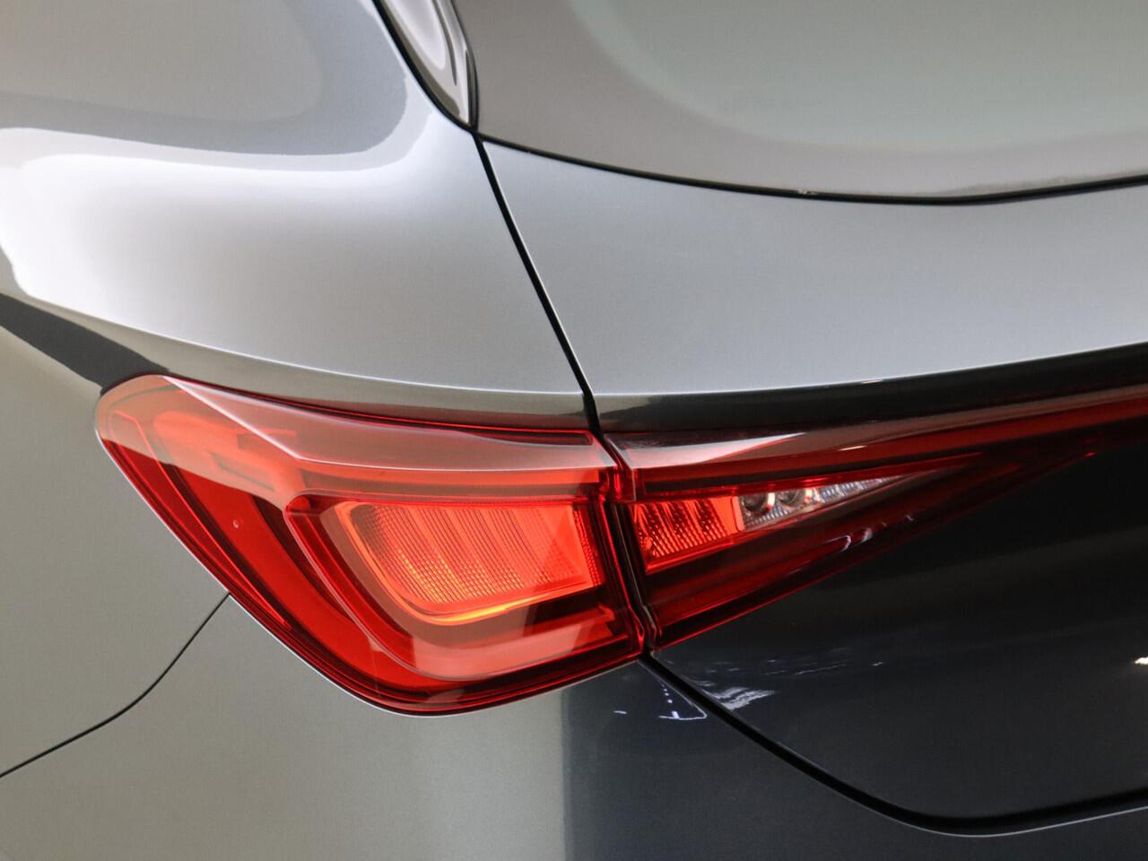 Cupra Leon 1.4 e-Hybrid VZ Business | Parkeerasisstent | Stoel- en stuurwielverwarming | Adaptieve demping | Keyless | Navigatie | Achteruitrijcamera | Sfeerverlichting |