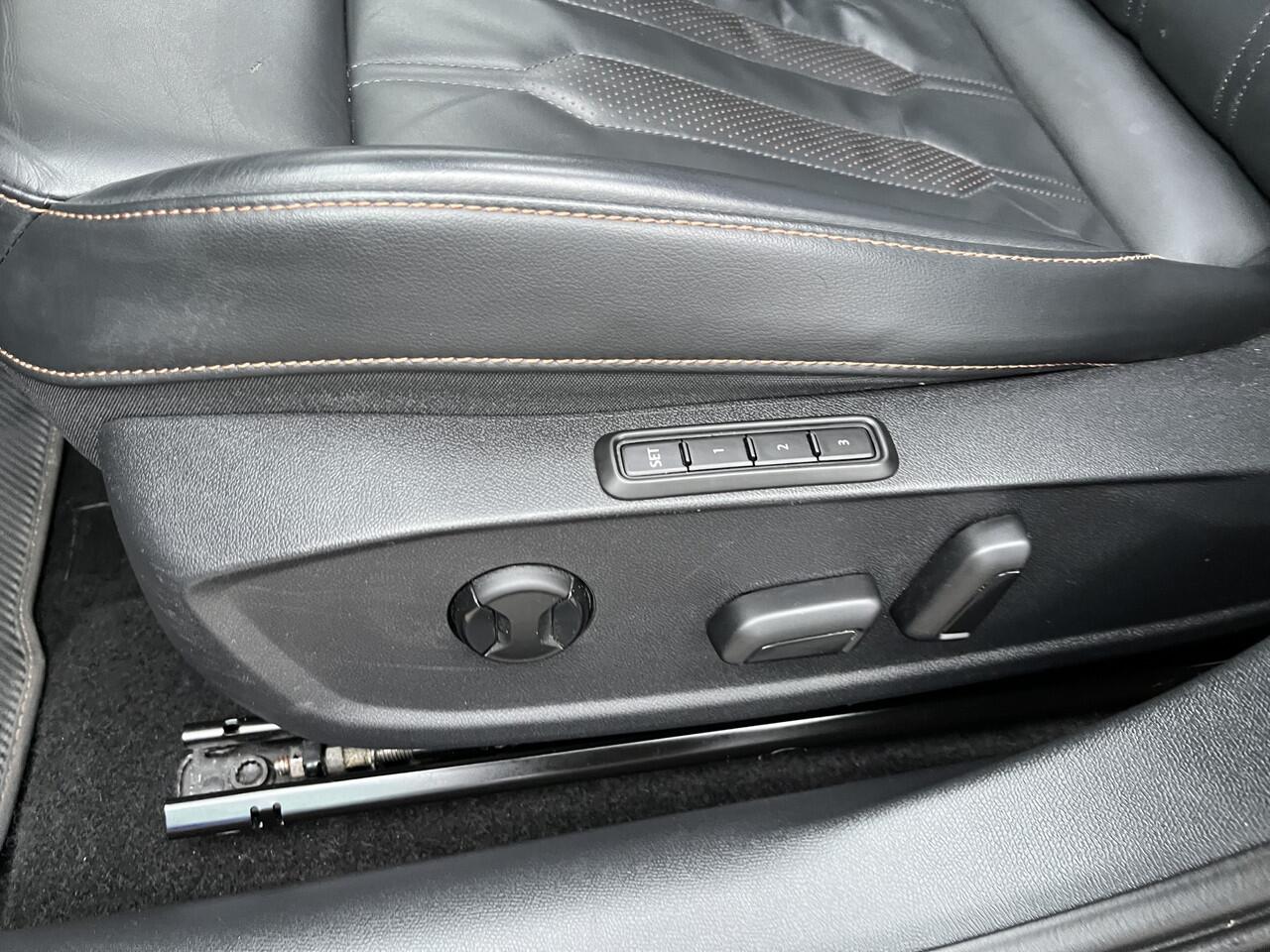 Cupra Leon 1.4 e-Hybrid VZ Black Edition / AUTOMAAT/ 245 PK/ PANO/ PARK. SENSOREN/ LEDER/ DCC/ MEMORY SEATS/ STOEL-STUURVERWARM./ KEYLESS/ ADAPT. CRUISE/ FULL LINK/ NAVI/ CLIMA/ DAB/ 19" LMV