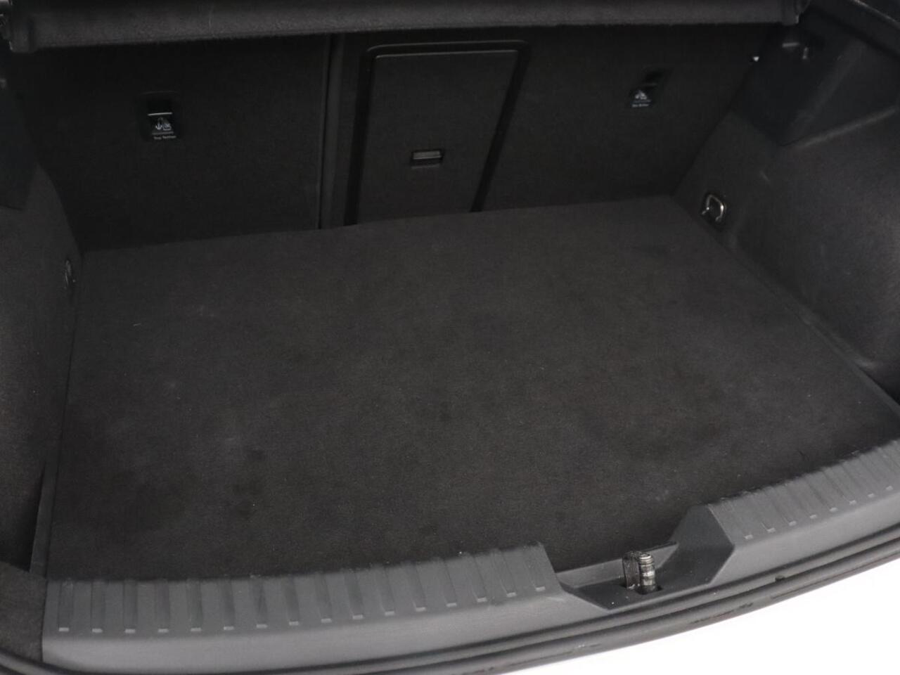 Cupra Leon 1.4 eHybrid VZ | 245pk | Stoelverwarming | Carplay | Camera | Sfeerverlichting | Navigatie | Adaptive cruise | Keyless | Sportstoelen | 19'' | Full LED | Stuurverwarming | PHEV | Plug In