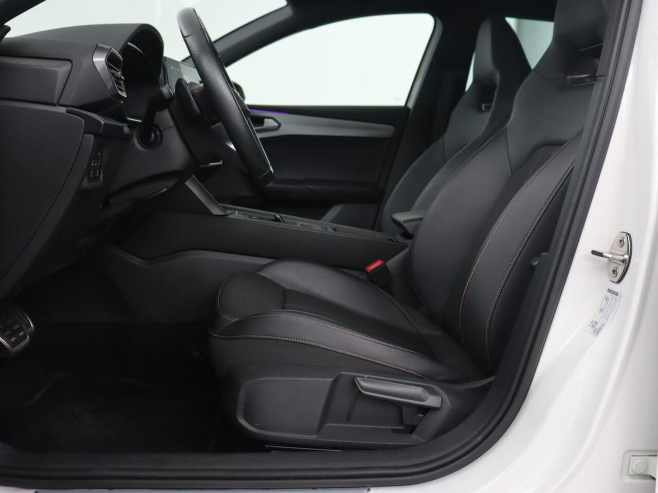 Cupra Leon 1.4 TSI eHybrid PHEV | Panoramadak | Stoel & stuurverwarming | Carplay | Navigatie | Parkeerhulp | Sportstoelen | Digital Cockpit | Half leder | Plug In