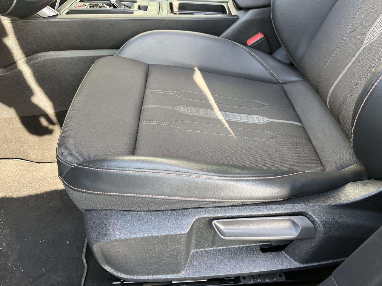 Cupra Leon 1.4 e-Hybrid Performance / AUTOMAAT/ PANO/ STUUR VERWARM./ FULL LINK/ PARK. SENSOREN + CAMERA/ RIJ-MODI/ NAVI/ DIGITAL DASH/ CLIMA