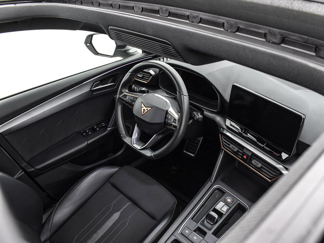 Cupra Leon 1.4 TSI 245pk DSG e-Hybrid VZ Performance · Panoramadak · Camera · Keyless · Stuur- & Stoelverwarming · ACC · Verkeersbord Detectie ·