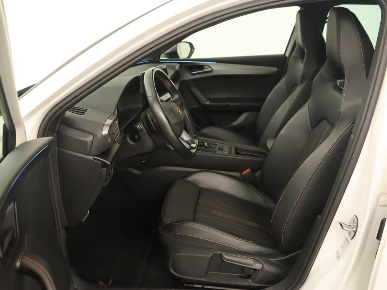 Cupra Leon 1.4 eHybrid VZ | 245pk | Carplay | Navigatie | Sfeerverlichting | Keyless | Sportstoelen | Digital Cockpit | Parkeerhulp | PHEV | Plug In