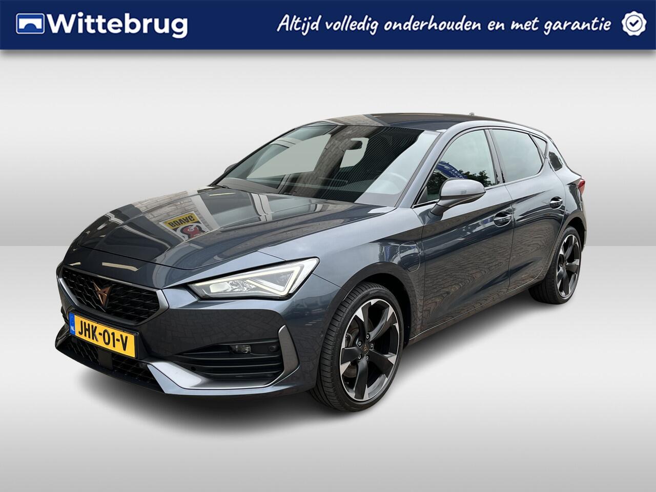 Cupra Leon 1.4 e-Hybrid Business / AUTOMAAT/ KEYLESS/ 3-ZONE CLIMA/ ADAPT. CRUISE/ LED/ DIGITAL DASH/ STOEL-STUUR VERWARM./ FULL LINK/ NAVI/ PARK. SENSOREN + CAMERA/ RIJ-MODI/ 18" LMV